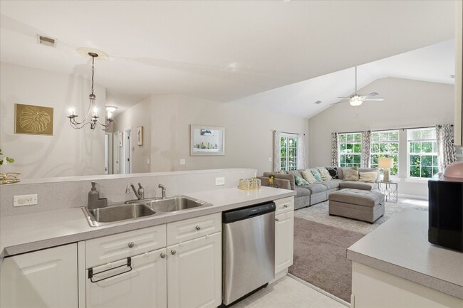 Building Photo - 407 S Elgin Ct