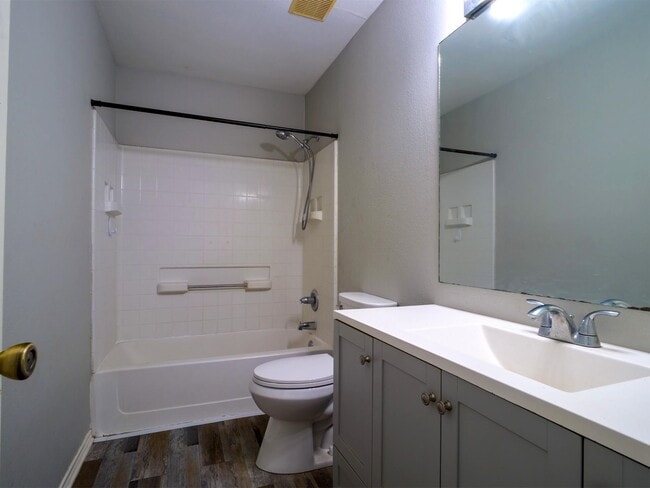 Building Photo - 601 E Marble St