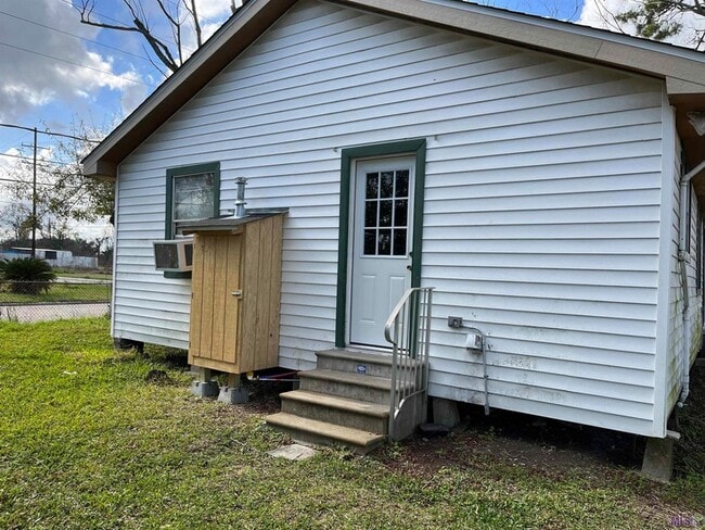 Building Photo - 240 Boudreaux St