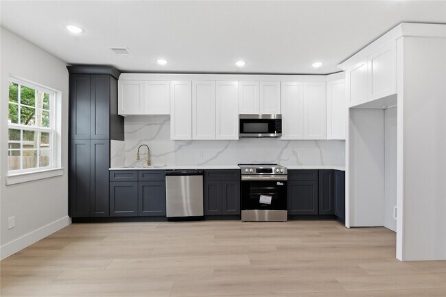 Building Photo - 4610 Providence St