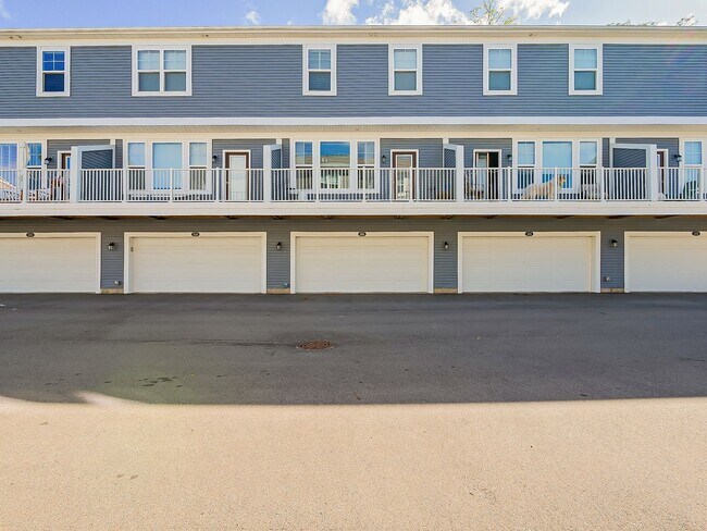 Building Photo - Move-In Ready 3-Bedroom Home in Prime Downtown Brighton!