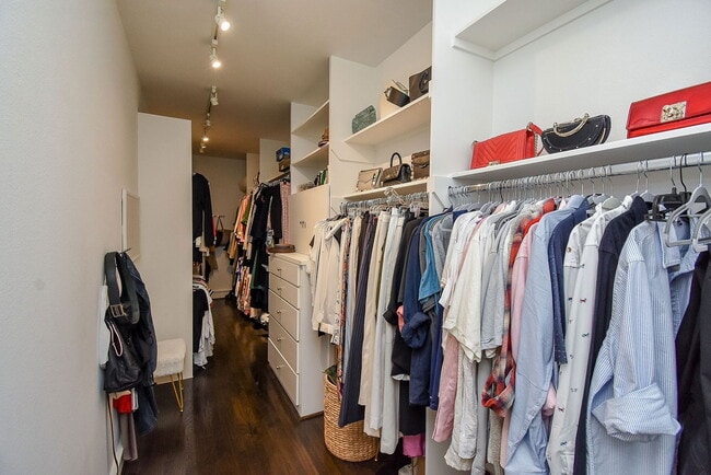 Building Photo - 1211 Rosine St