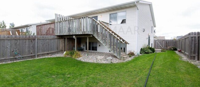 Building Photo - 3 Bedroom Townhome in South Fargo