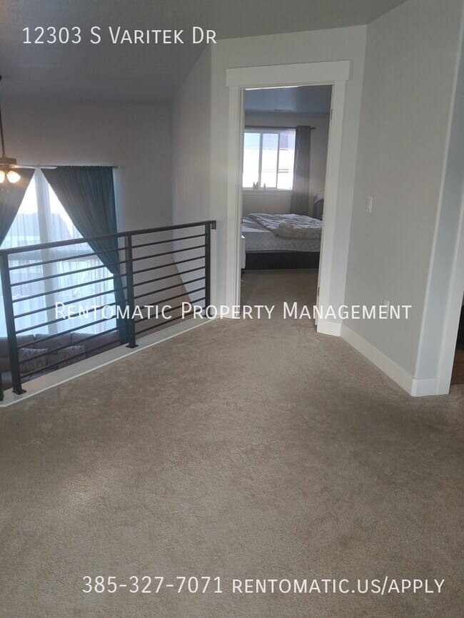Building Photo - 12303 S Varitek Dr