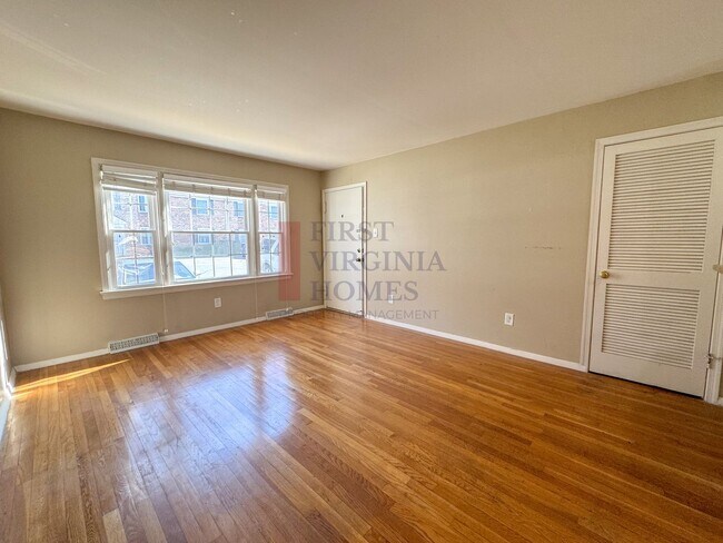 Building Photo - Hessian Hills first-floor Condo 2bed/1bath...