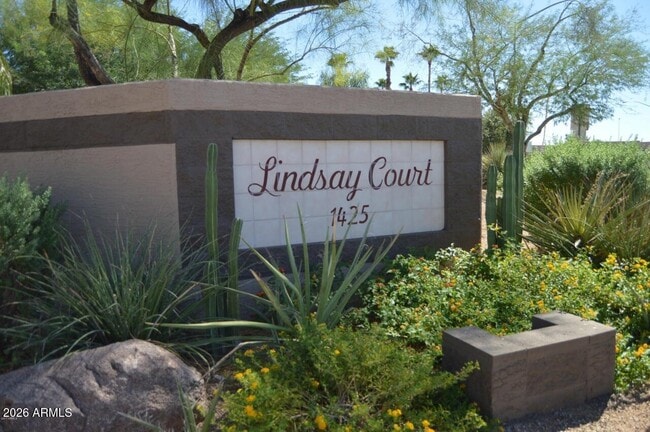 Building Photo - 1425 S Lindsay Rd