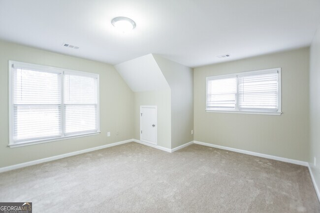 Building Photo - 2485 Worthington Dr