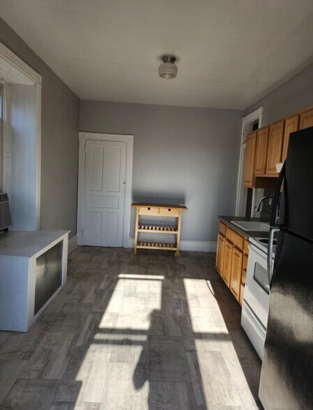 Building Photo - 163 Sumac St