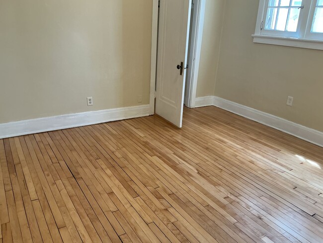 Building Photo - 4502 W Keefe Ave