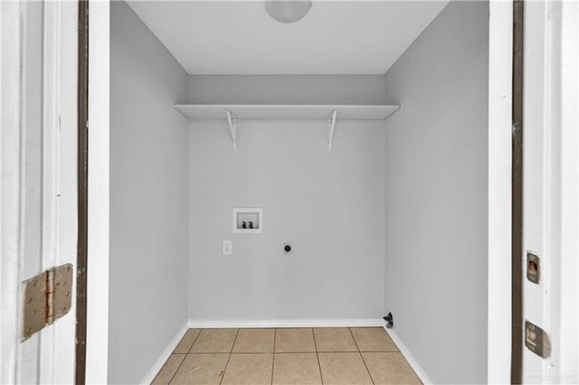 Building Photo - Charming 2-Bedroom Home with Central AC and Fenced Lot!
