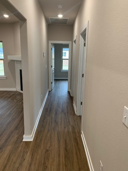 Building Photo - 403 N Otoe St