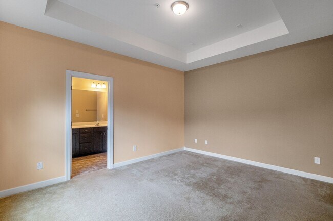 Building Photo - Beautiful Condo Minutes from Ballantyne wi...