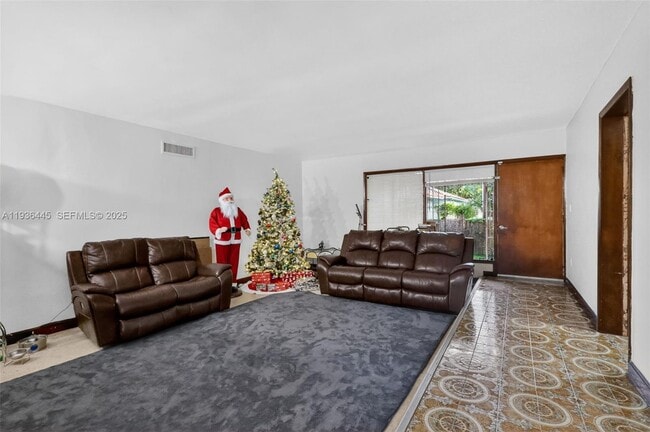 Building Photo - 135 South Dr