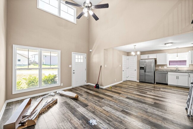 Building Photo - Beautiful 3 Bedroom 2 Full Bath Home For Rent!
