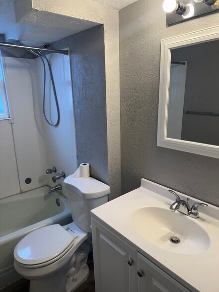 Building Photo - 118 W 700 S