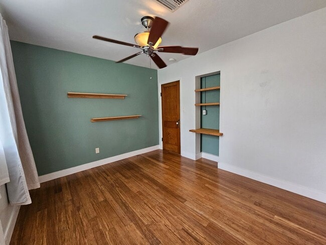 Building Photo - 2 Bedroom/2 Bath home near Duck Pond and Citizens Field