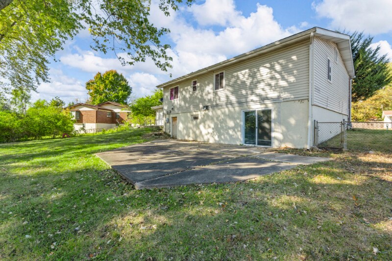 Building Photo - 2 Storkway Ct