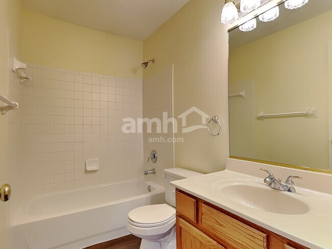 Building Photo - 6088 Lakewood Dr