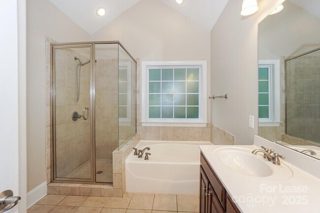 Building Photo - 181 Streamside Pl