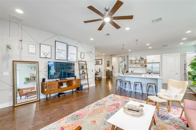 Building Photo - 2113 Glendale Pl