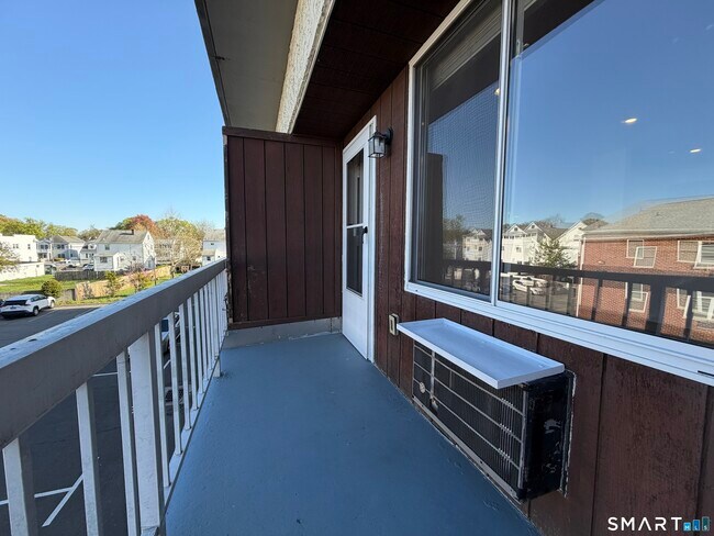 Building Photo - 69 Cove Rd