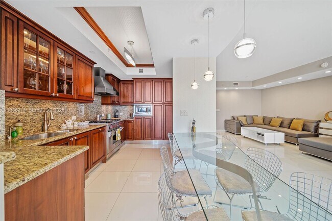 Building Photo - 17875 Collins Ave