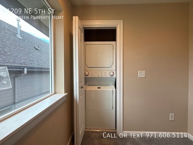 Building Photo - 1209 NE 5th St