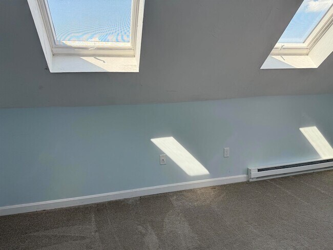 Building Photo - 15 Lehner St