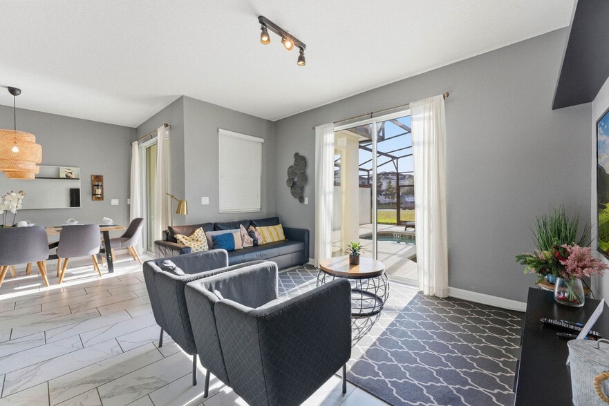 Building Photo - 8924 Stinger Dr