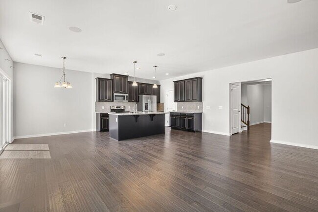 Building Photo - Charming 4-Bedroom Retreat with Cozy Fireplace in Fountain Inn
