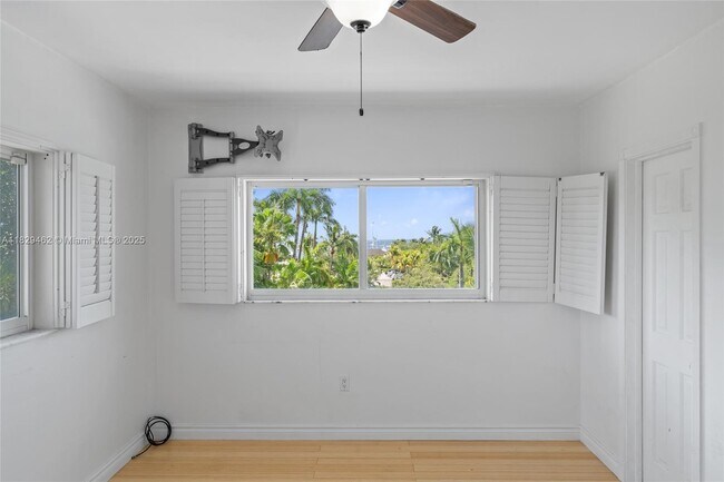Primary Photo - 2539 Bayshore Dr