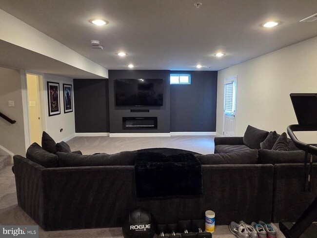 Building Photo - 4533 Shakespeare Cir