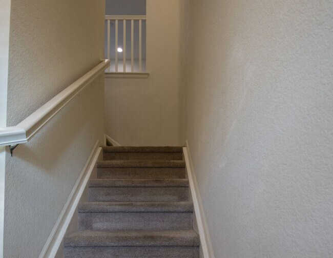 Building Photo - 2 Bedroom 2 1/2 Bath in Mosaic