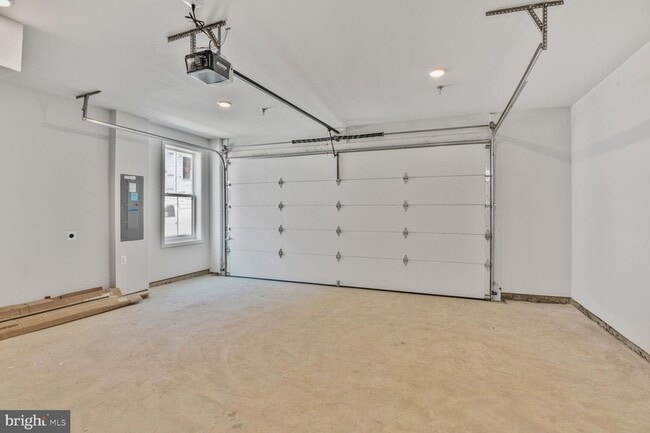 Building Photo - 5933 Stonehenge Pl