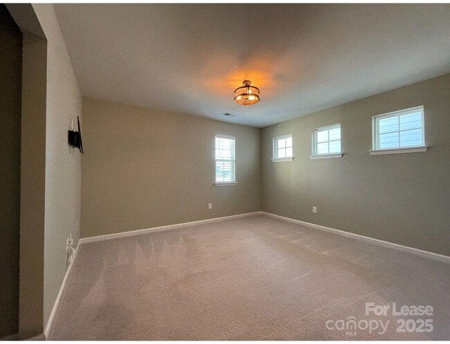 Building Photo - 141 W Morehouse Ave