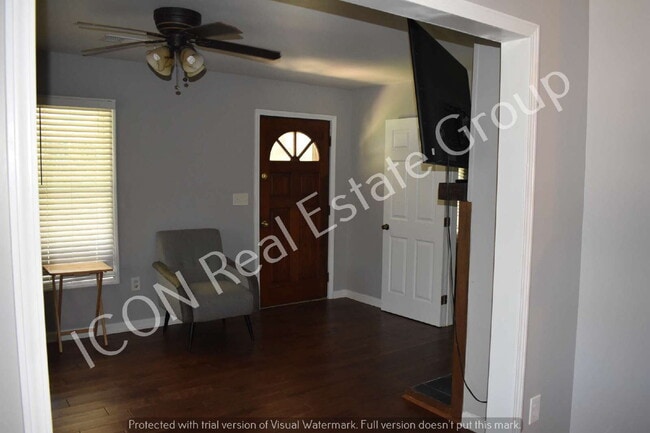 Building Photo - 1/1 home with detached garage