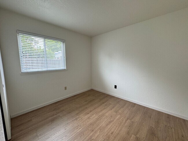 Building Photo - Four Bedroom, Two Bathroom, Water/Sewer/Trash and Yard Maintenance Included!