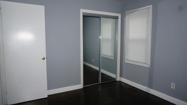 Building Photo - 2064 Seneca Dr