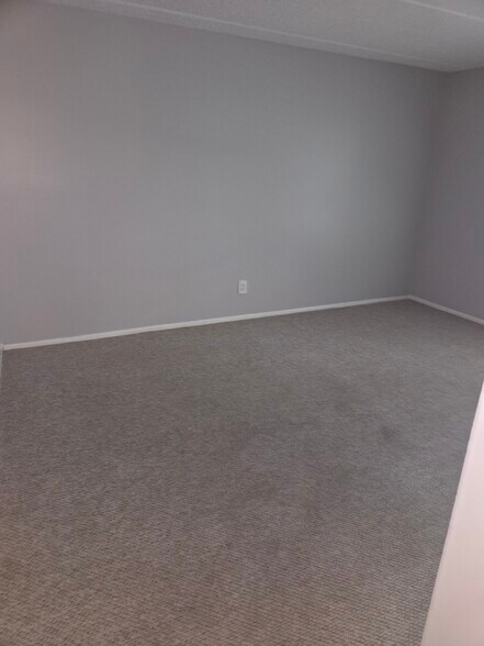 Building Photo - 1335 85th Ter N