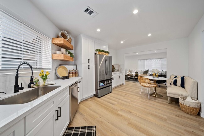 Building Photo - 11946 Aneta St