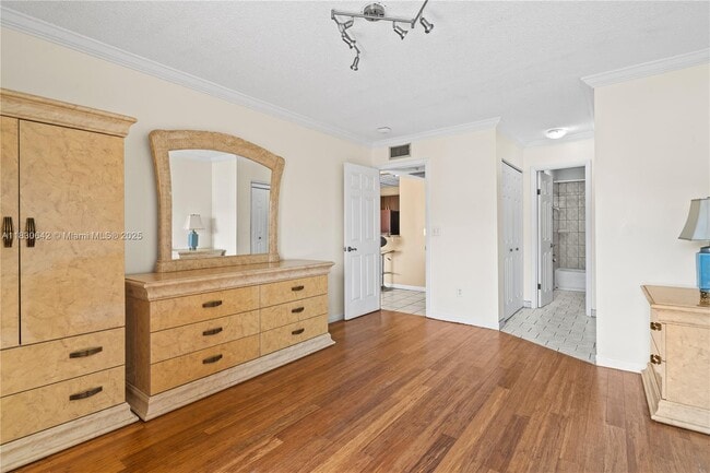 Building Photo - 3545 NE 167th St