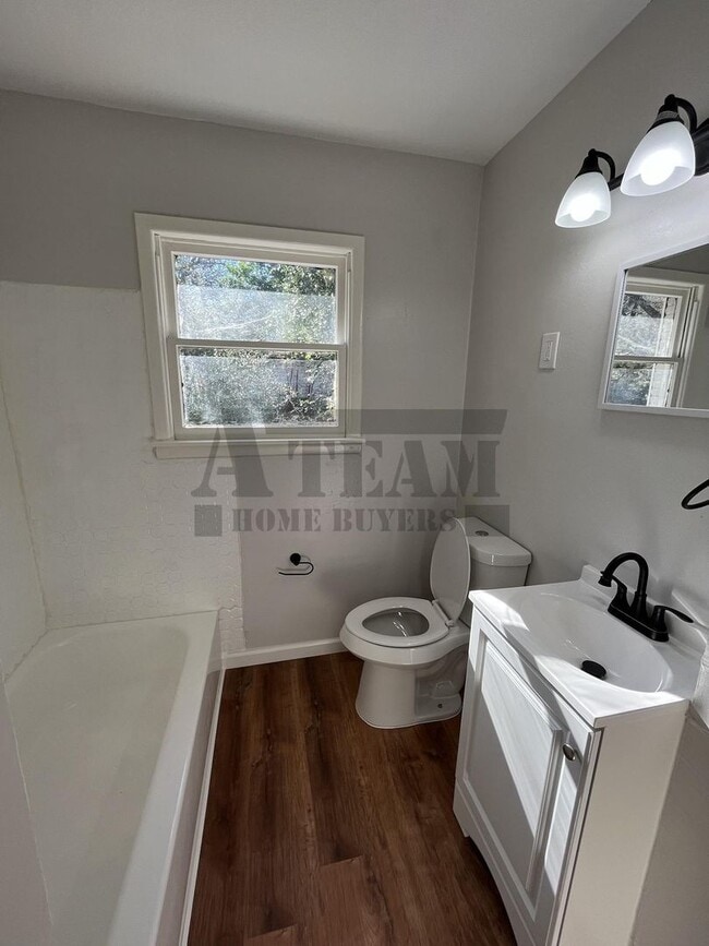 Building Photo - Beautiful Remodeled 3 Bed 2 Bath