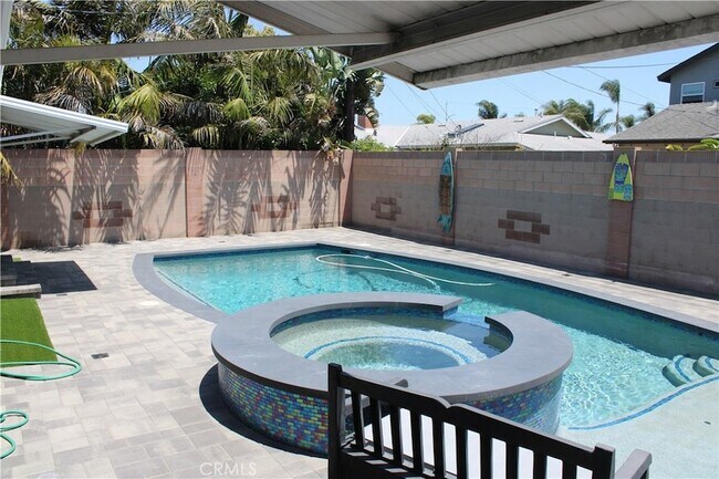 Building Photo - 5192 Robinwood Dr