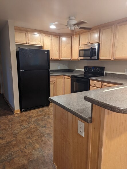 kitchen - 672 Ebenezer Rd