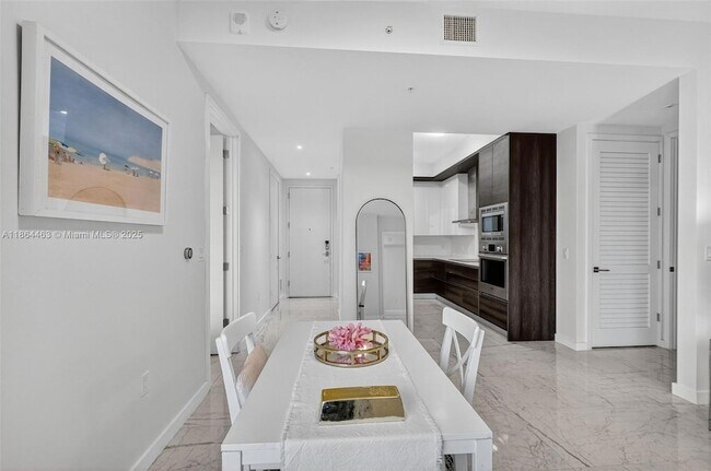 Building Photo - 301 Altara Ave