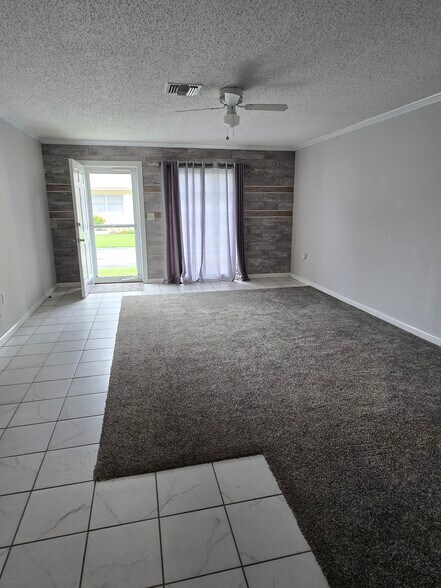 Building Photo - 843 Cambridge Ct