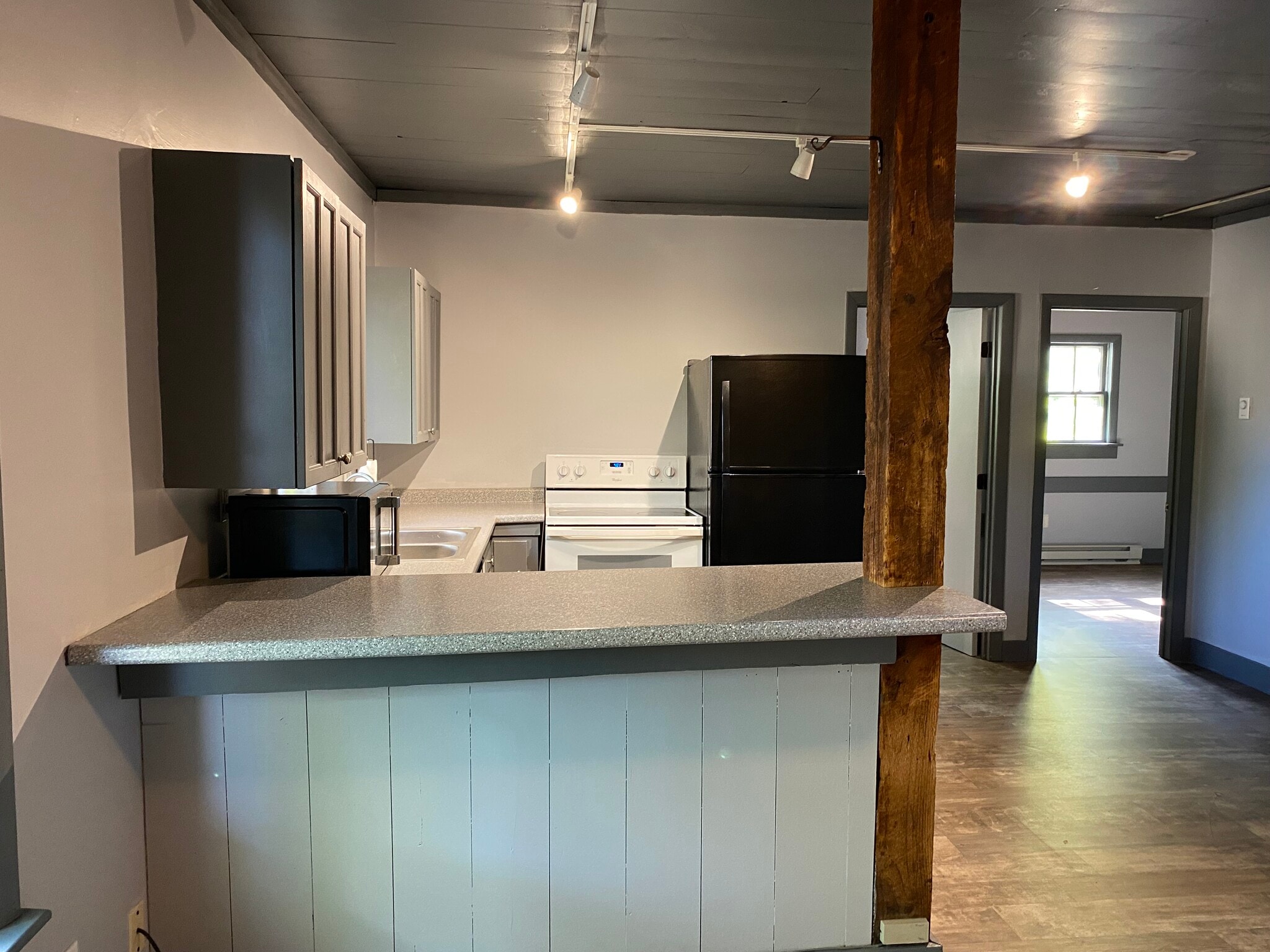 Building Photo - 95 Hall Ave