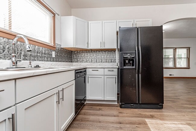 Building Photo - Single Family Home