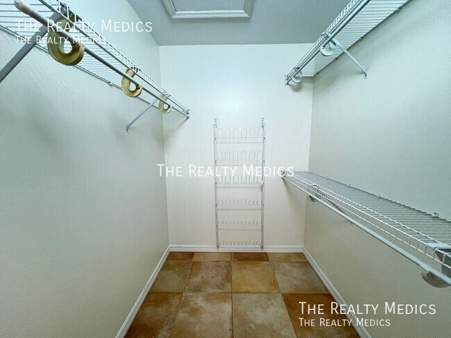 Building Photo - 2602 SW 20th Cir