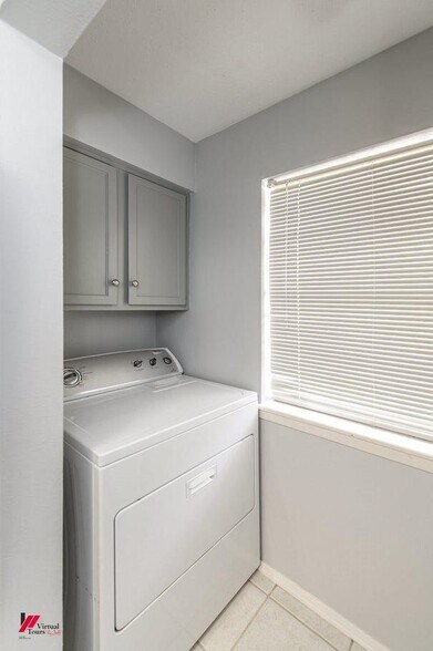 Building Photo - 3636 Greenacres Place Dr